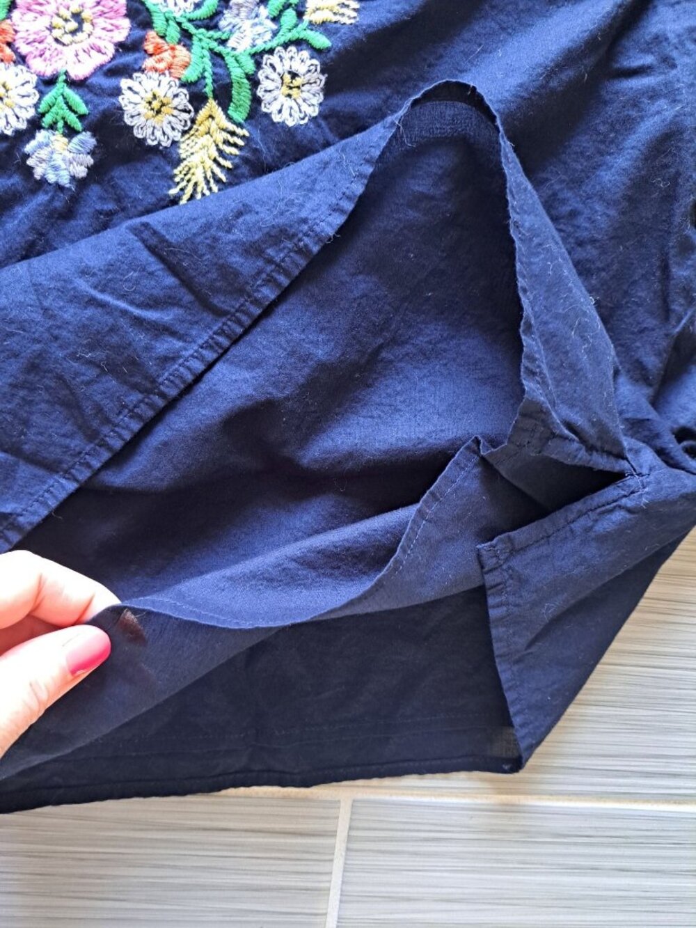 Talbots Petites Navy Heavily Embroidered Floral Blouse M/P Cotton Short Sleeve - Picture 8 of 10